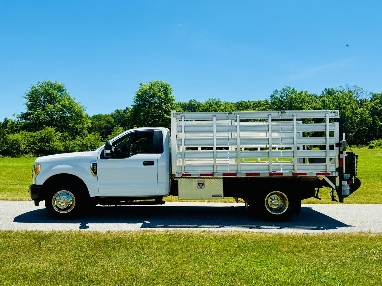 ford f-350 super duty chassis cab 2017 1FDRF3G60HED11553 image ford f-350 super duty chassis cab 2017 1FDRF3G60HED11553 image